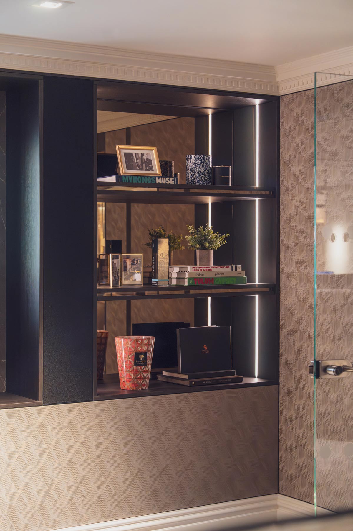 Cinema Luxe Lounge 墙面与屏幕整合