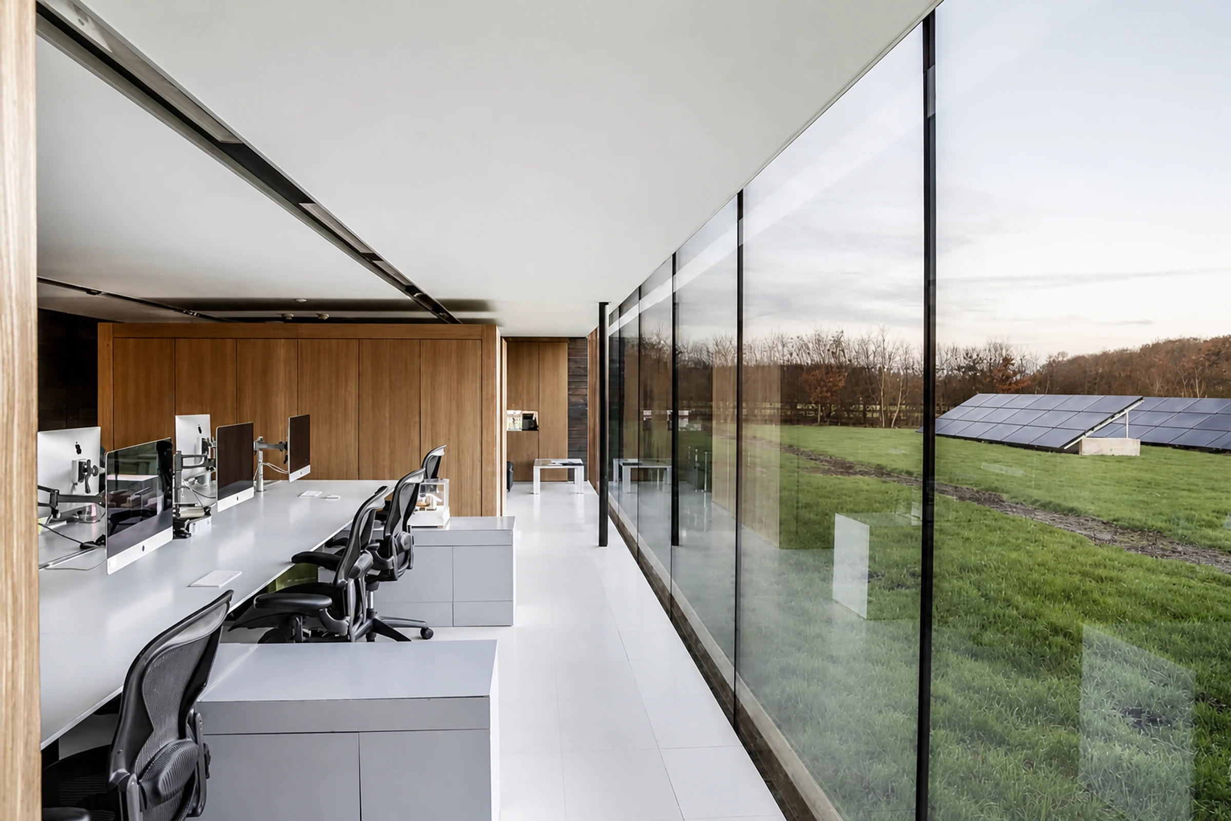 The Long Barn and Studio 开放式办公空间